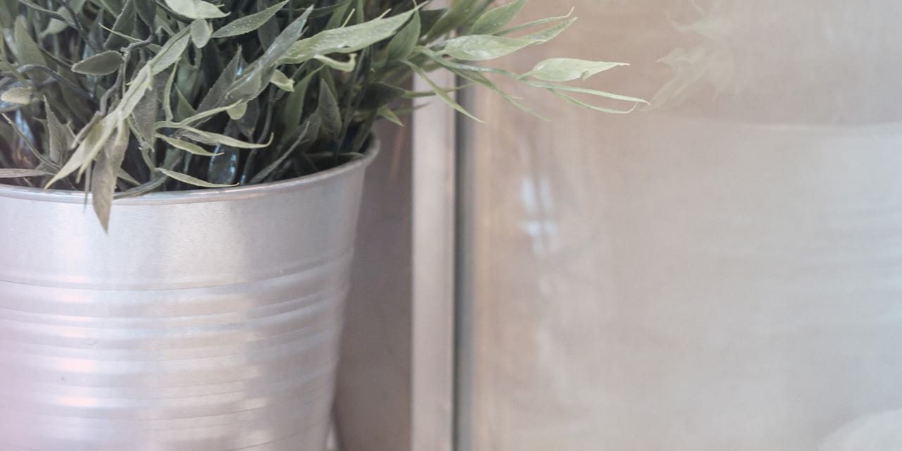 Frühjahrsputz Duschwand groß