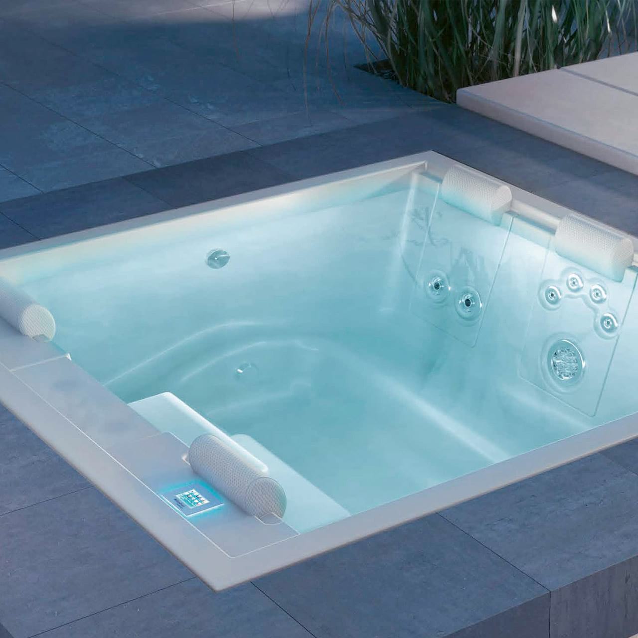 BWT Einbau Whirlpool stilvolle Beleuchtung