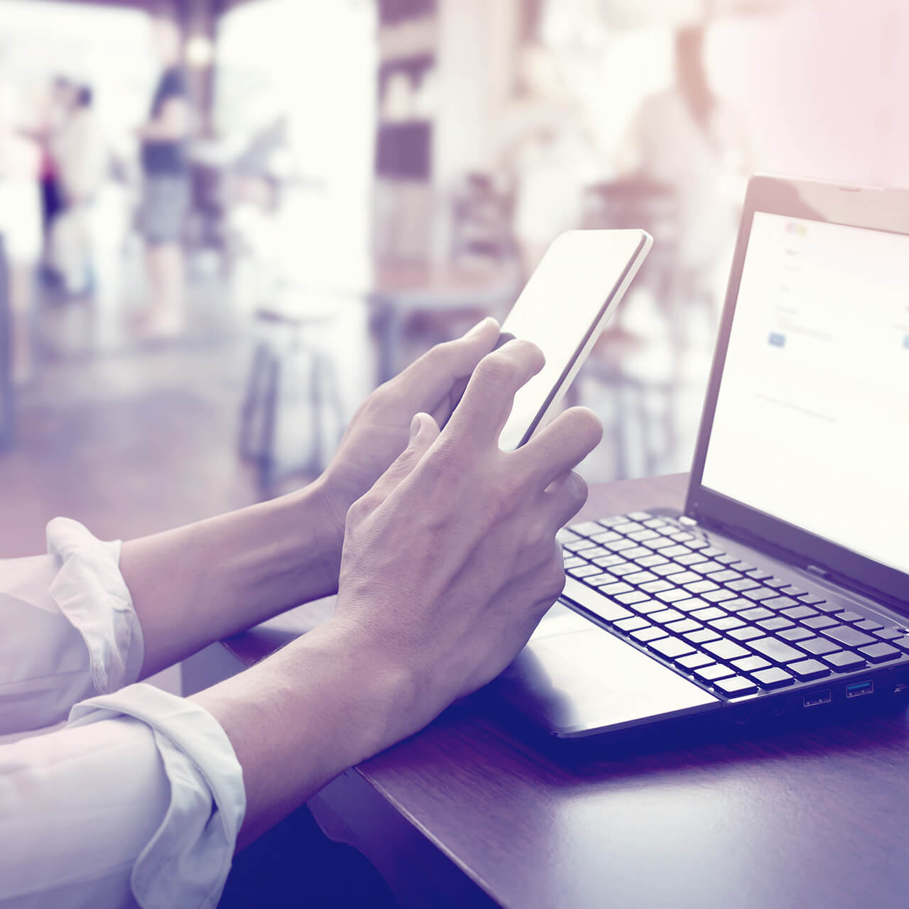 Piscine sur les toits dans les Alpes