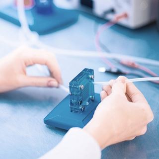 Testing a small hydrogen fuel cell